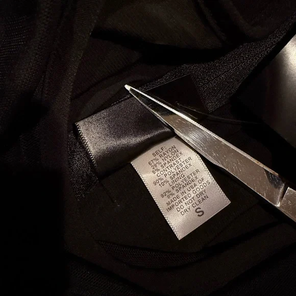 Pinup Couture PUG Elvira Mistress Of the Dark Mila Gown In Black Size S NWT - Picture 5 of 5